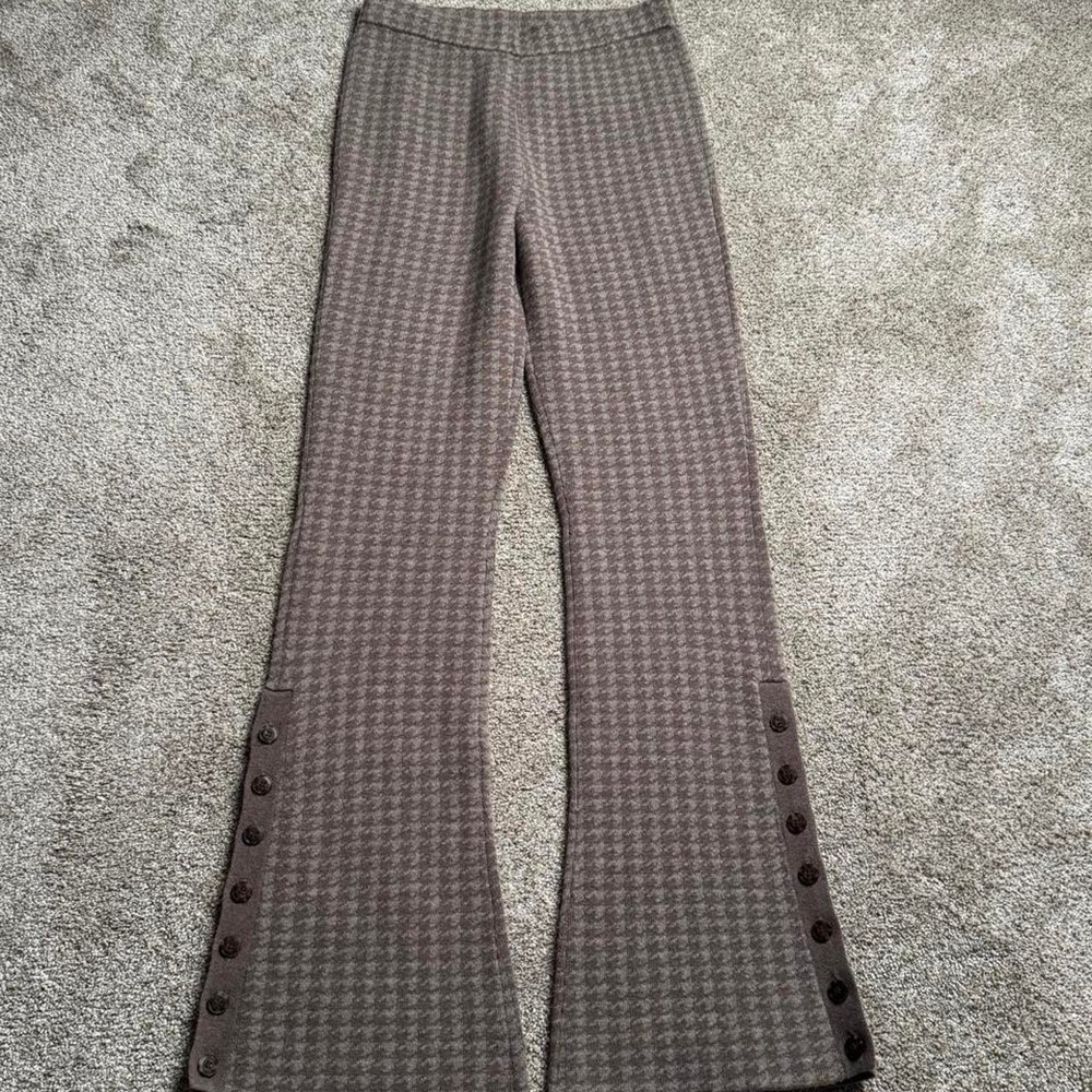BROWN BUTTON FLARE CHECKERED KNIT PANTS